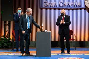 El Cabildo entrega sus honores y distinciones a 19 personas y entidades por su labor en favor de la sociedad grancanaria/TA.